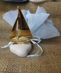 Καράβι σε πέτρα