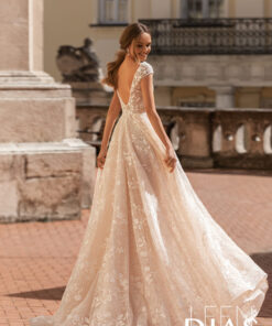 Alternative view of Naomi